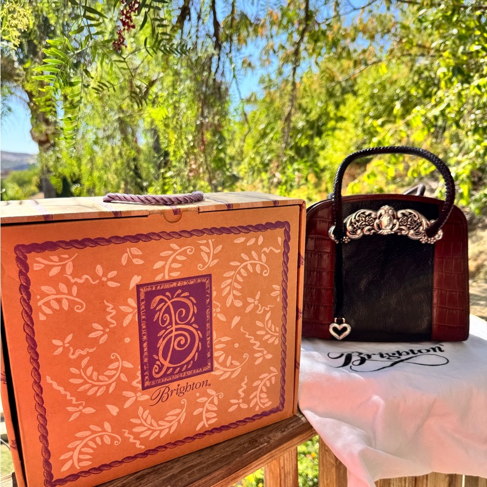 👜  Vintage Brighton “Regal Heart” Structured Leather Satchel – Style A246042 - Picture 4 of 17